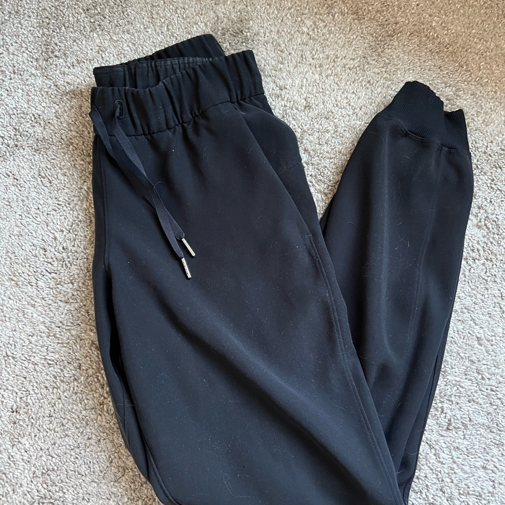 Lululemon On the Fly Mid-Rise Jogger
